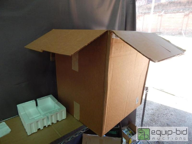 lot 1441 image: Box of Foam Corner protectors For Shippign