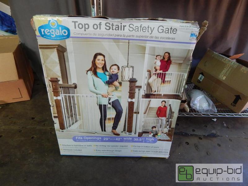 lot 1458 image: Regalo Safety Gate