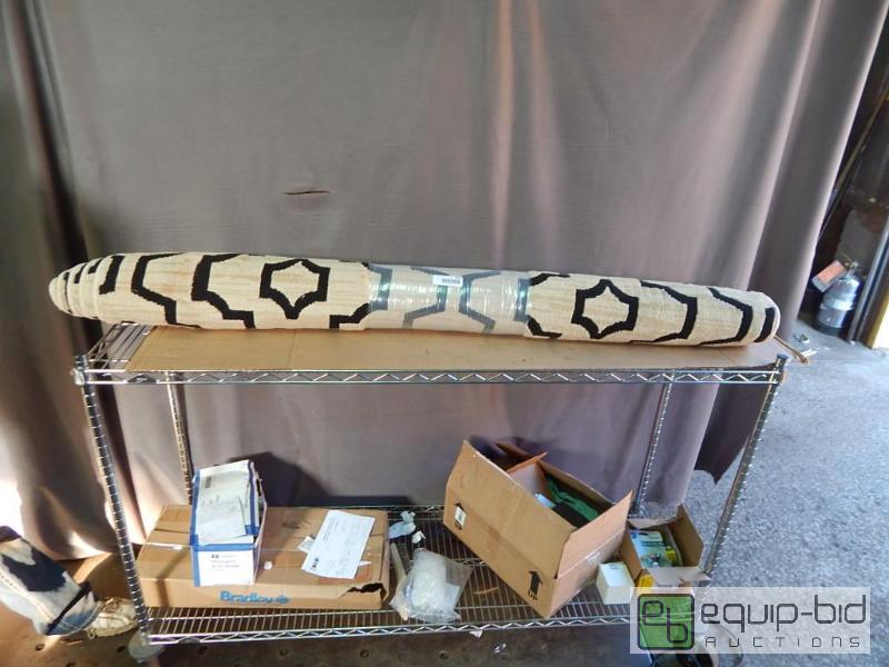 lot 1500 image: Roll of Carpet
