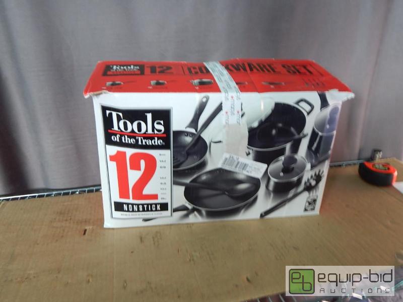lot 1525 image: Tools of The Trade Pot and Pan Set