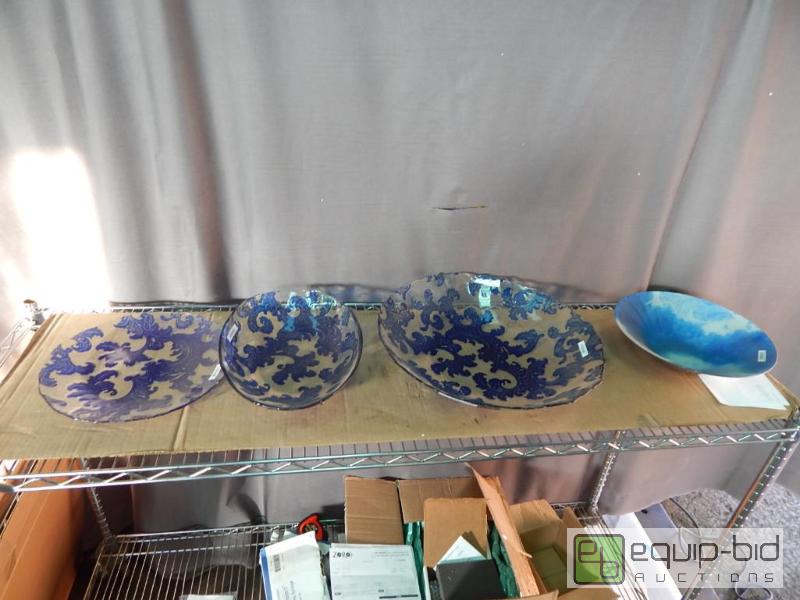 lot 1528 image: Lot of Glass Bowls