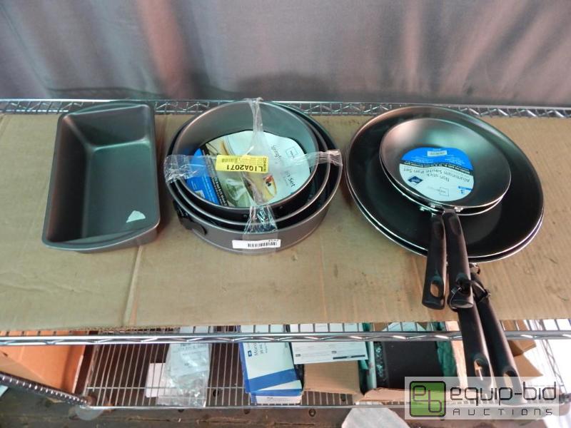 lot 1532 image: Lot of Pan and Springform Pans