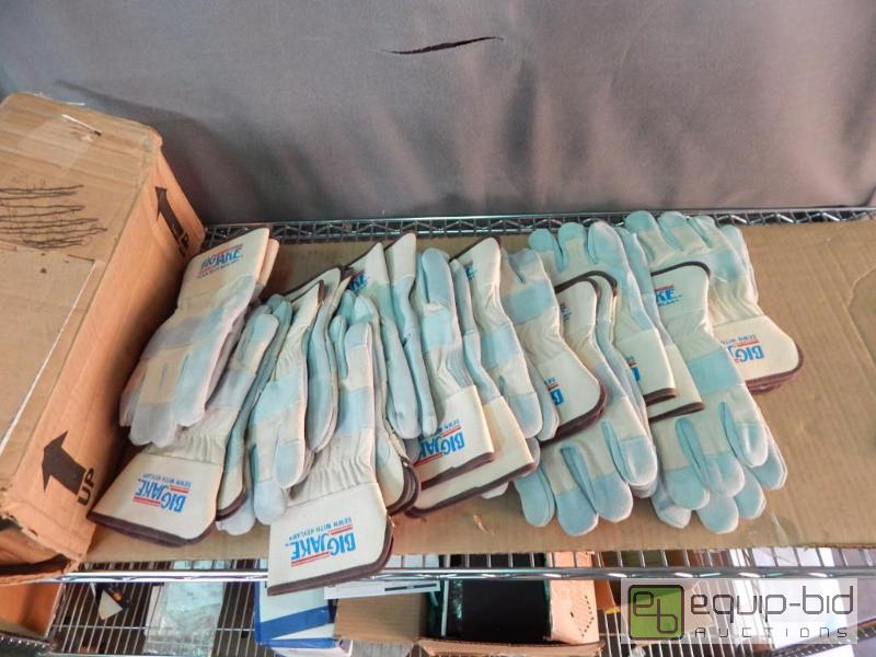 lot 1538 image: Lot of Big Jake Work Gloves