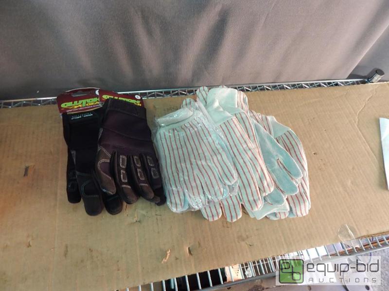 lot 1539 image: Lot of Work Gloves
