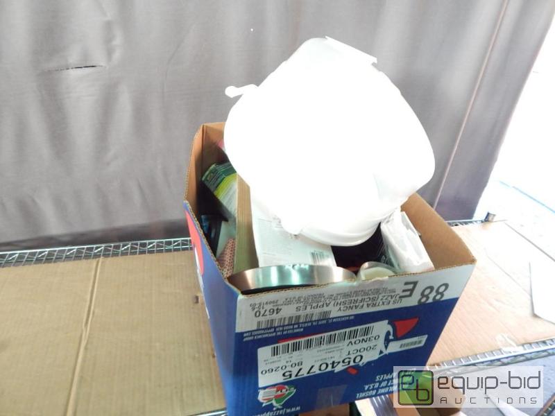lot 1551 image: Lot of Misc store returns Items