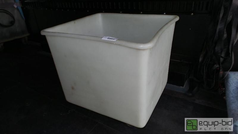 lot 11189 image: RUBBERMAID INGREDIENT BIN