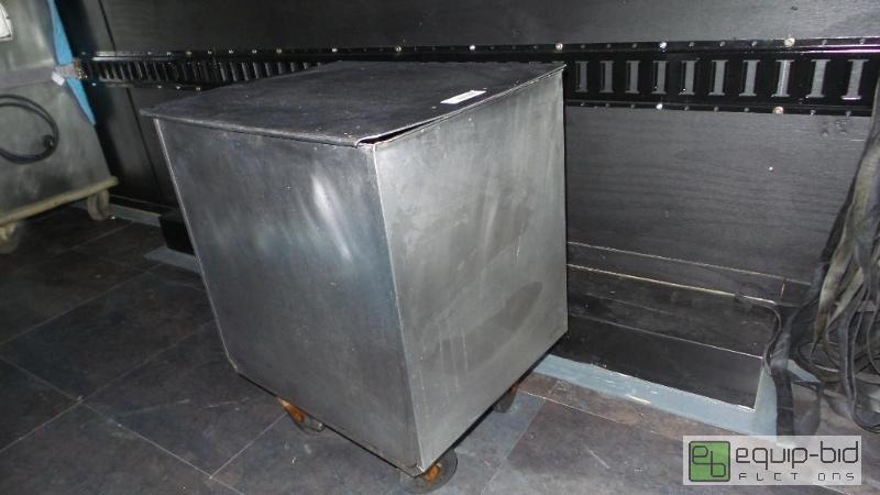 lot 11190 image: S.S. INGREDIENT BIN with LID