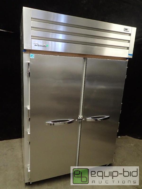 lot 7094 image: True 52-58 Solid Door Reach-In Refrigerator (STG2R-2S)