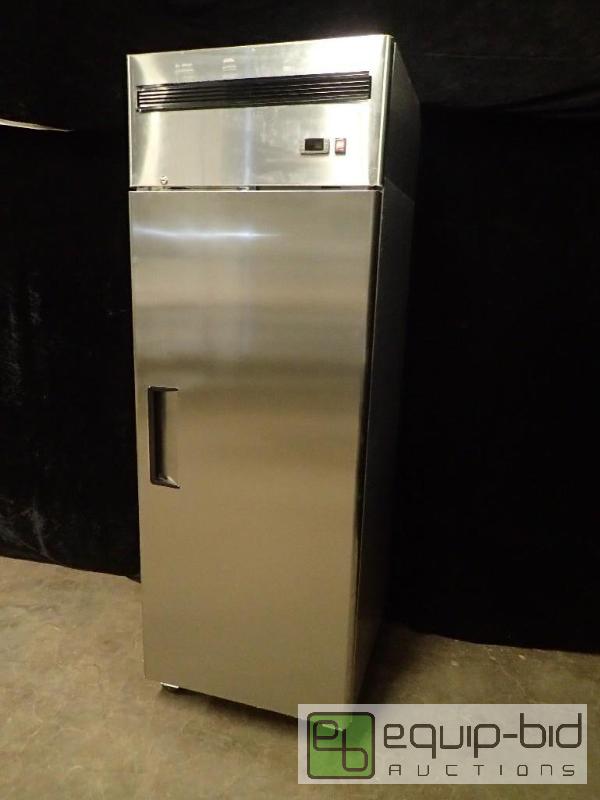 lot 7099 image: Supera 29 Solid 1-Door Reach-In Freezer (F1R-1)