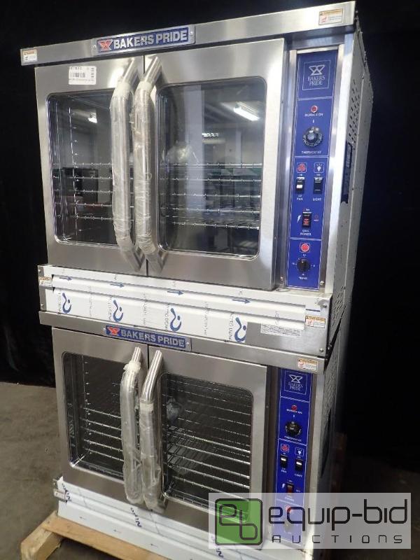 lot 7109 image: Bakers Pride Full Size Convection Natural Gas Double Oven