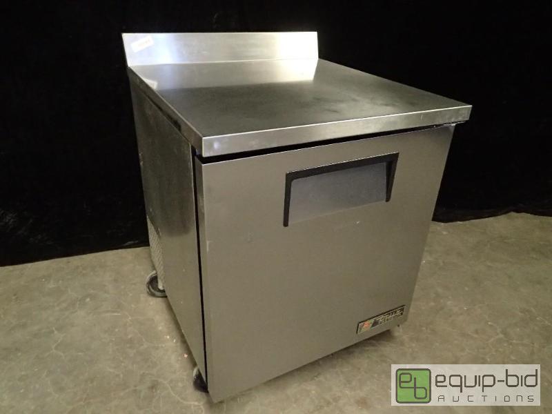 lot 7120 image: True 28 Worktop Freezer (TWT-27F)