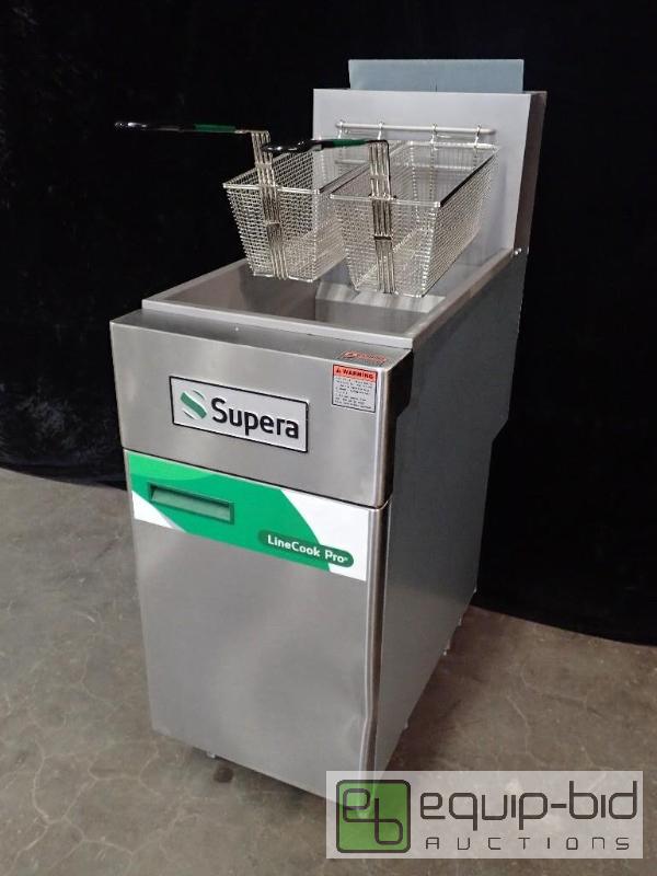 lot 7130 image: Supera LineCook Pro 55 Lb. Natural Gas Fryer (LCF4T-NG-1)