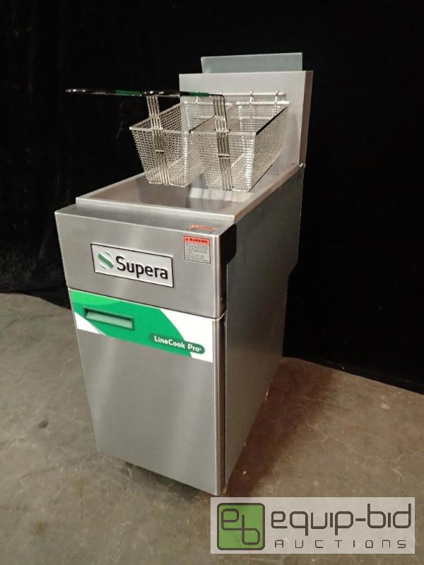 lot 7131 image: Supera LineCook Pro 55 Lb. Natural Gas Fryer (LCF4T-NG-1)