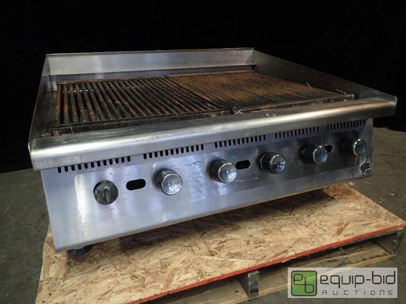 lot 7143 image: Star Natural Gas Char Broiler