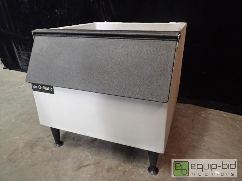lot 7147 image: Ice-O-Matic 242 lb Ice Storage Bin (B25PP)