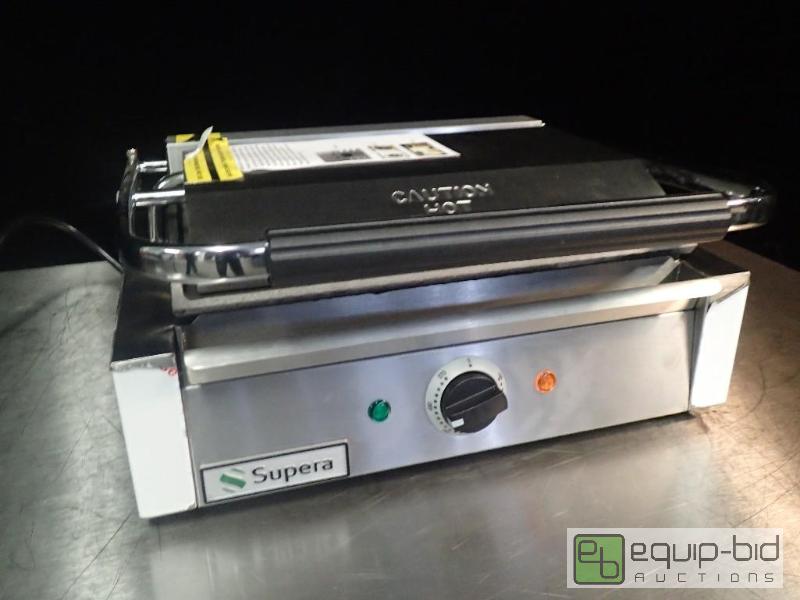 lot 7159 image: Supera 17 Flat Two-Sided Panini Grill (PGLF1-1)
