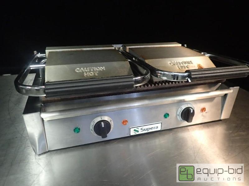 lot 7166 image: Supera 12 Grooved Two-Sided Double Sandwich Grill (SGL2-1)