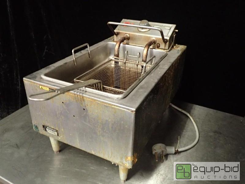 lot 7201 image: Wells F49 Electric Fryer