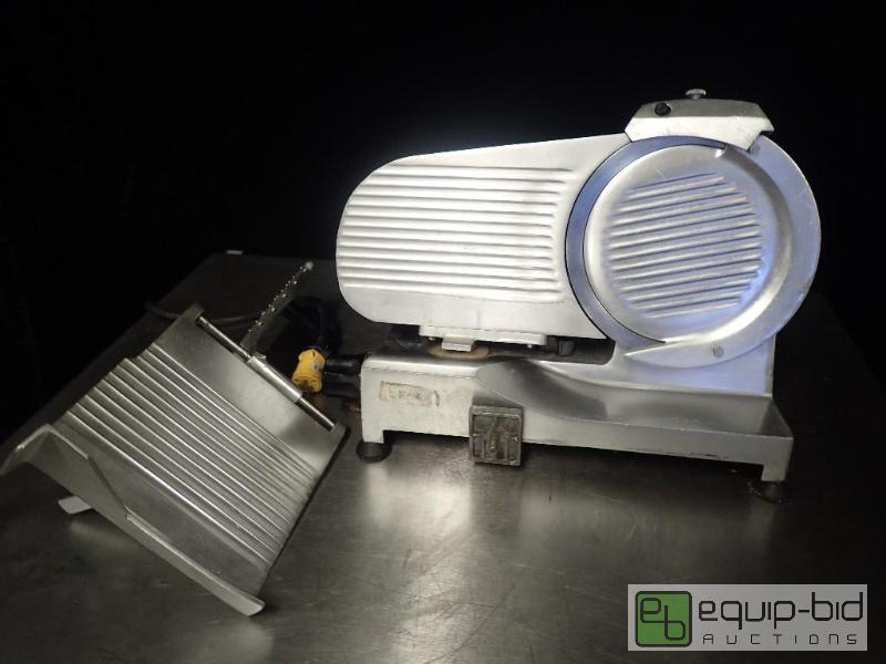 lot 7203 image: Globe 10 Manual Slicer (Gc10)