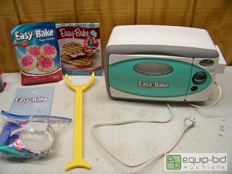 lot 1005 image: Easy Bake Oven