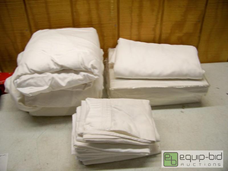 lot 1009 image: White King Size Sheets