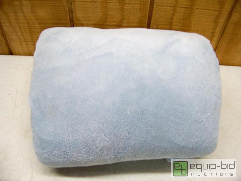 lot 1011 image: King Size Fleece Mattress Cover