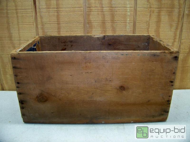 lot 1023 image: Old Wooden Crate