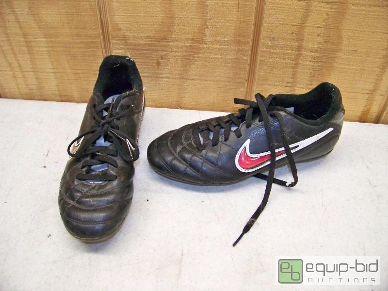 lot 1045 image: Nike Soccer Shoes