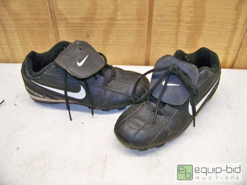 lot 1046 image: Nike Cleats