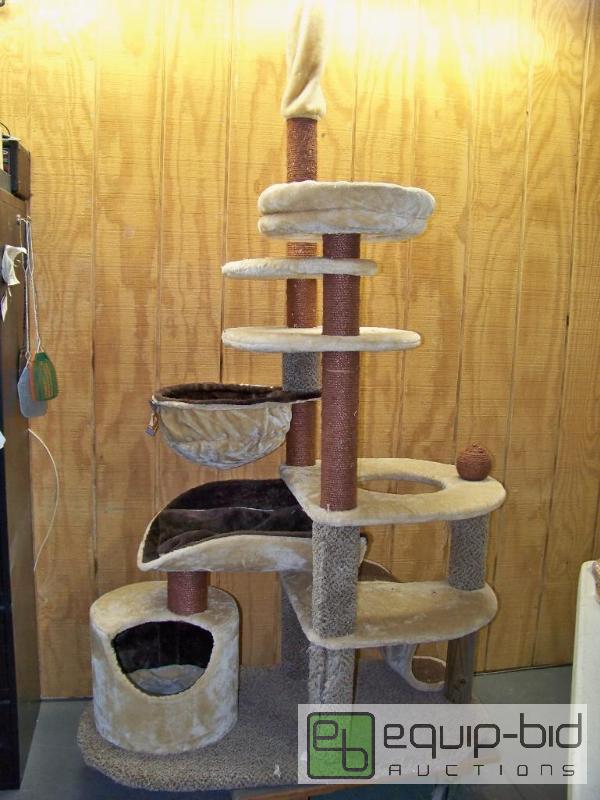 lot 1055 image: Trixie Scratching Post