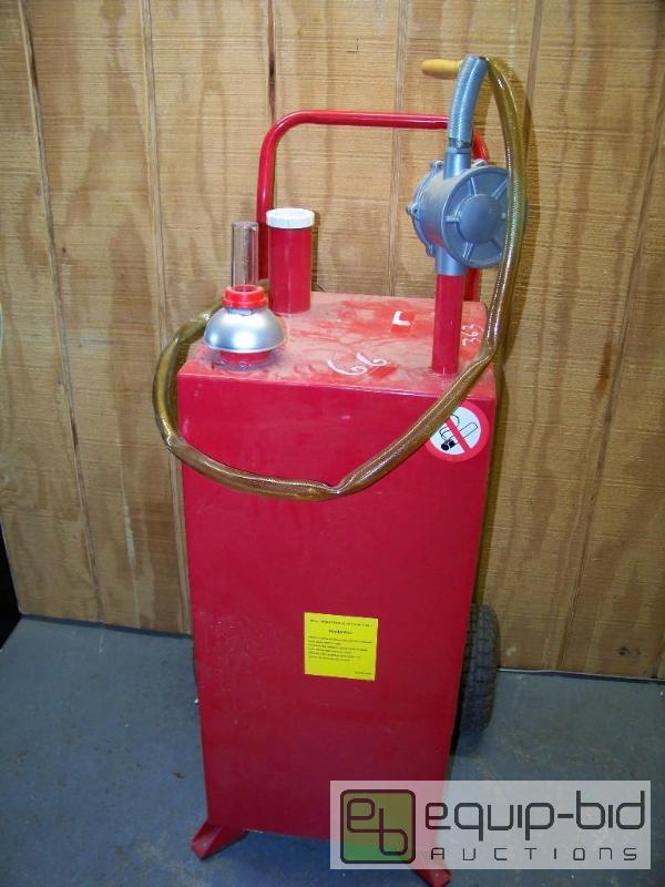 lot 1070 image: 30 Gallon Bidirectional Hand Oil Pump