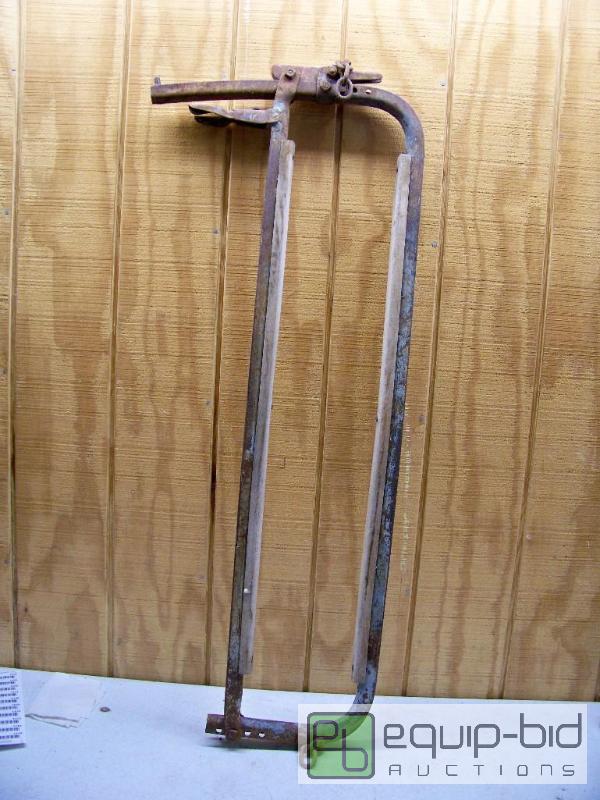 lot 1089 image: Antique Milking Stanchion