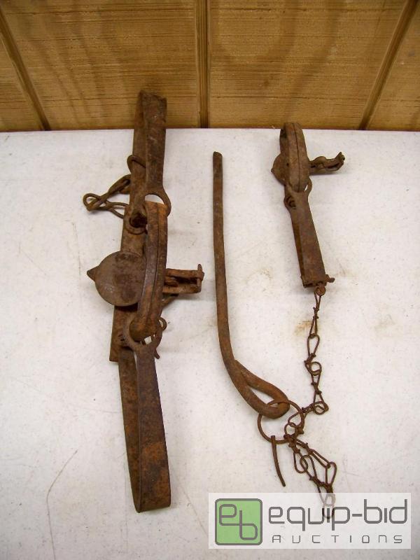 lot 1092 image: Spring Traps