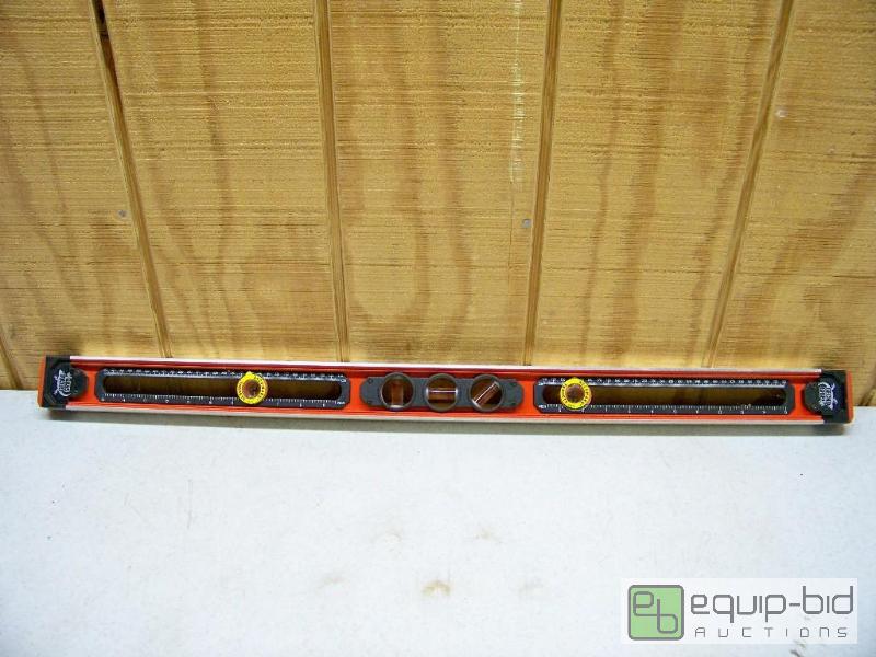 lot 1100 image: Black and Decker Gecko Grip Level