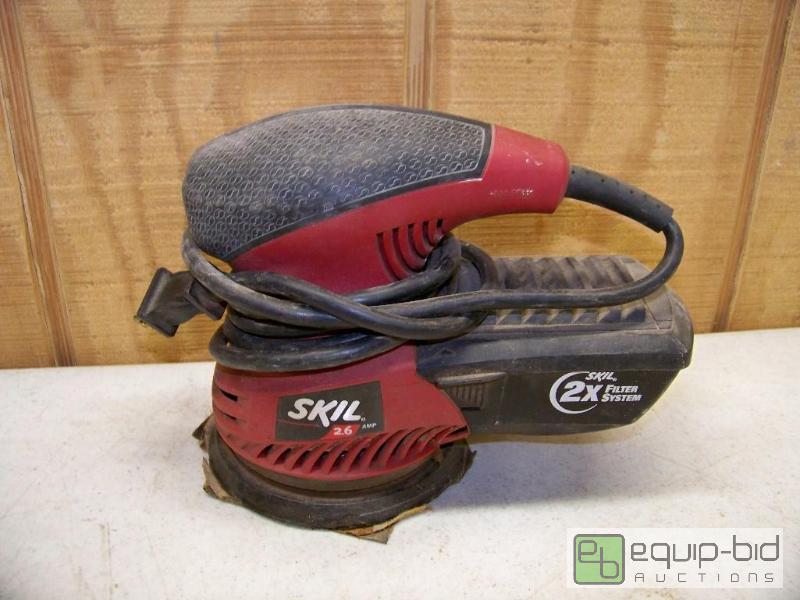 lot 1137 image: Skil Palm Sander