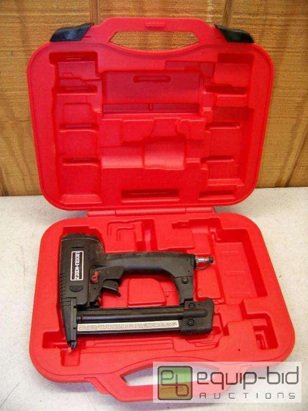 lot 1147 image: Craftsman 18 ga Oil-less Brad Nailer