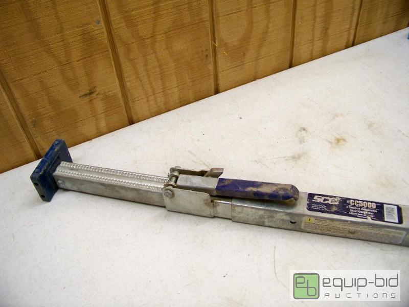 lot 1157 image: SCC 3 Section Adjustable Steel Cargo Bar