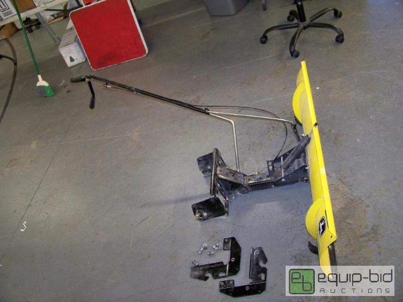 lot 1169 image: John Deere 46 Snow Blade