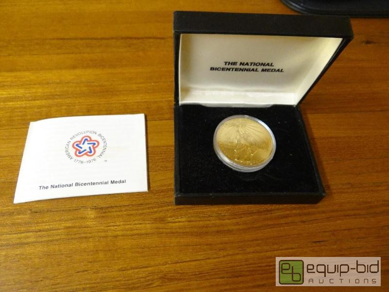 lot 1103 image: The national bicentennial medal in collector ...