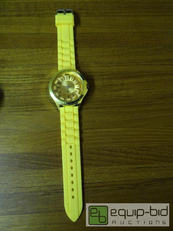 lot 1116 image: New quartz watch with rubber watch band.  Nic...