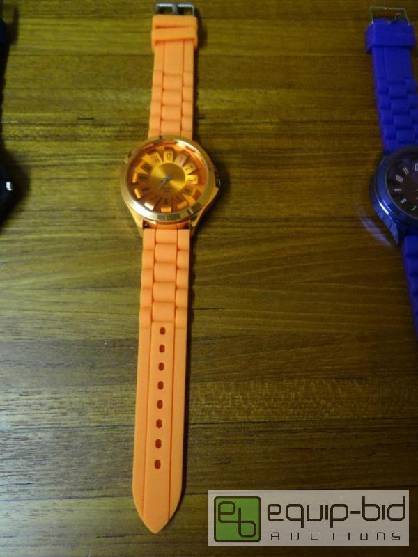 lot 1120 image: New quartz watch with rubber watch band.  Nic...