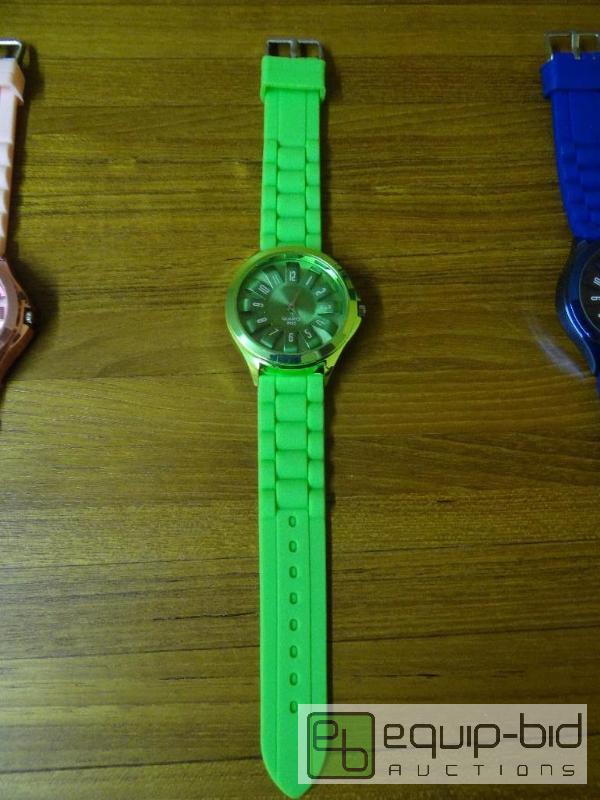 lot 1122 image: New quartz watch with rubber watch band.  Nic...
