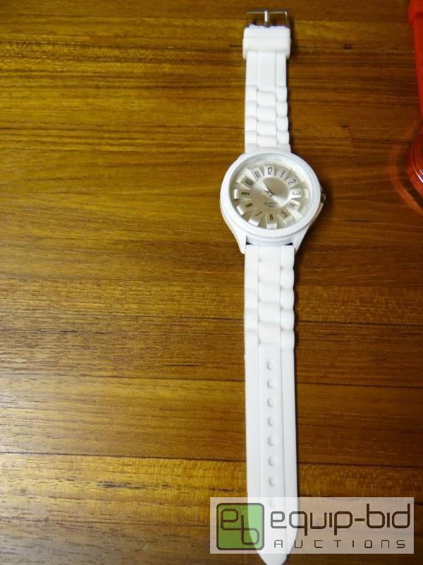 lot 1125 image: New quartz watch with rubber watch band.  Nic...