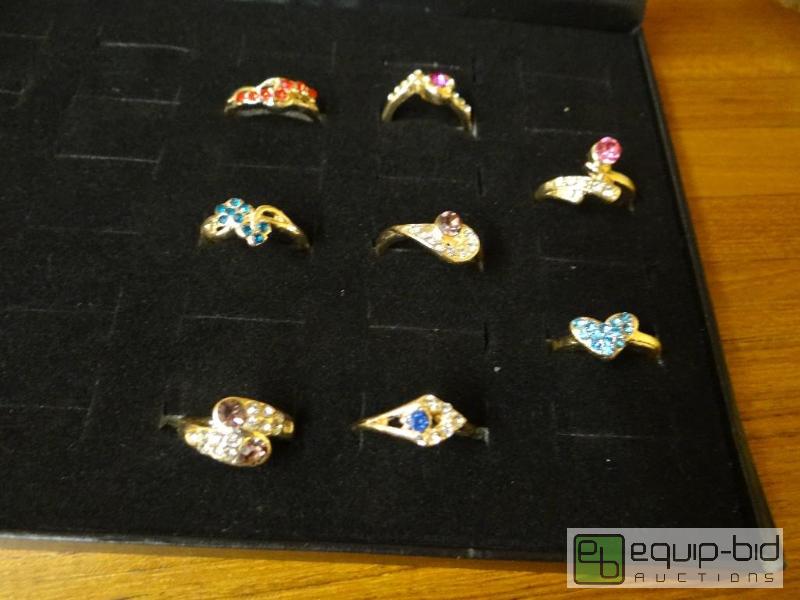 lot 1173 image: Lot of 8 various rings.  Ring display not inc...