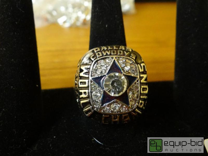 lot 1186 image: Dallas Cowboys replica world championship&nbs...