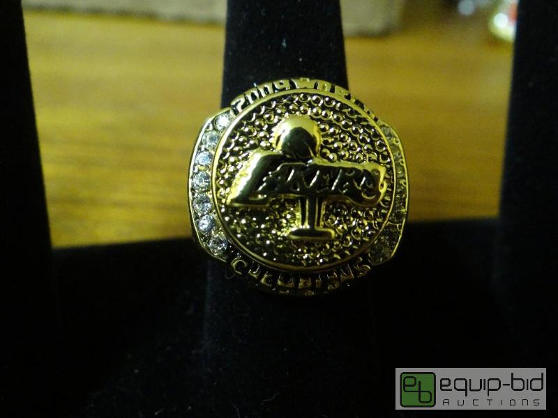 lot 1206 image: Lakers replica world championship ring. 2009 ...