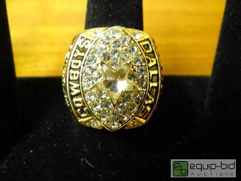 lot 1208 image: Dallas Cowboys replica world championship rin...