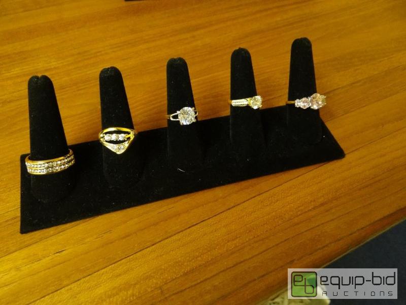 lot 1213 image: Lot of 5 various rings.  Ring display not inc...