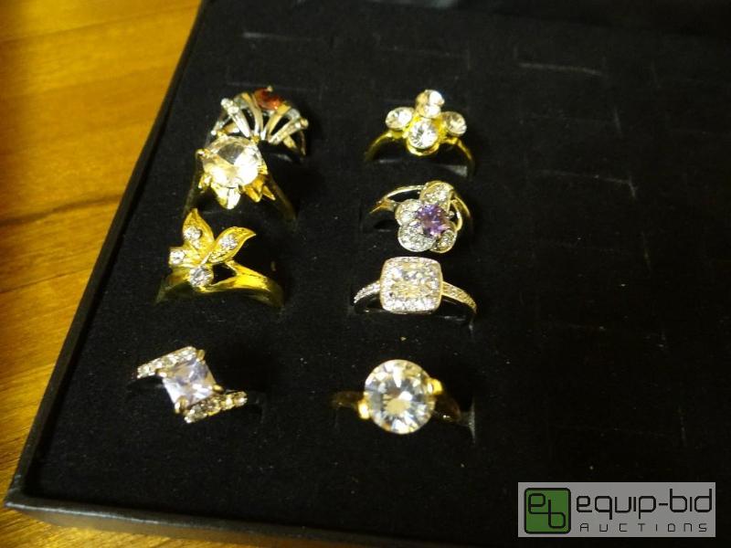 lot 1215 image: Lot of 8 various rings.  Ring display not inc...