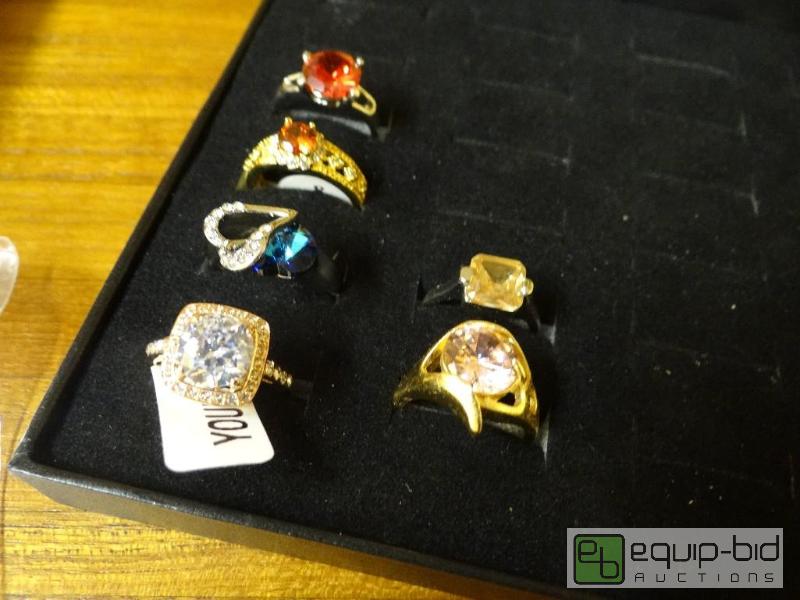 lot 1216 image: Lot of 6 various rings.  Ring display not inc...